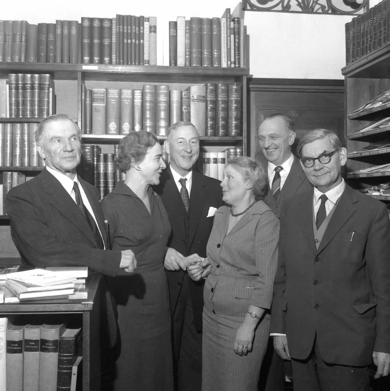 Bibliotekarier, möte i Örebro. 8 december 1958. por Örebro Kuriren - Örebro County Museum, Sweden - Public Domain.